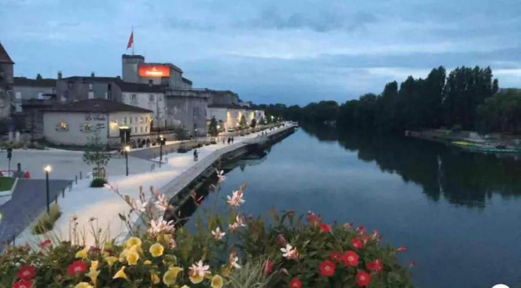 Le Charmant # Coeur De Cognac # Courette Екстер'єр фото